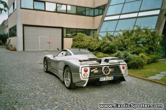 Pagani Zonda spotted in Paris, France