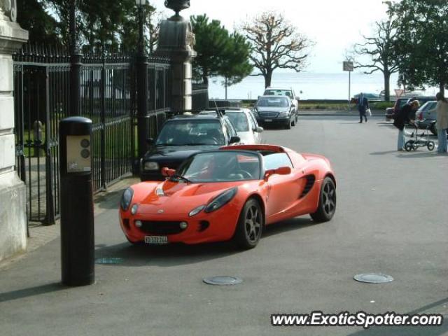 Lotus Elise spotted in Le Mont / Lausanne, Switzerland