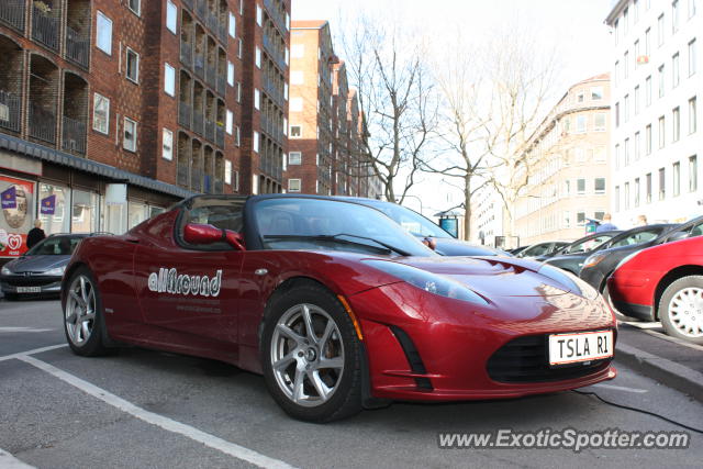 Tesla Roadster spotted in København, Denmark