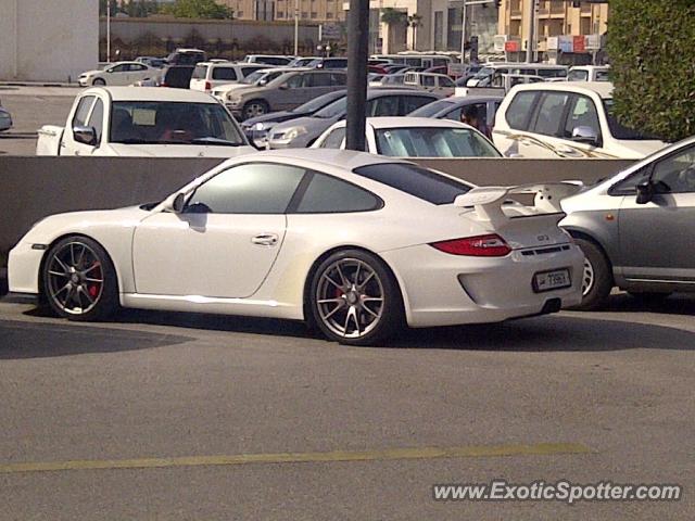 Porsche 911 GT3 spotted in Doha, Qatar