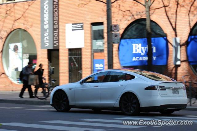 Tesla Model S spotted in Toronto, Canada