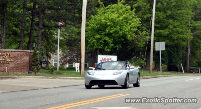 Tesla Roadster spotted in Cleveland, Ohio