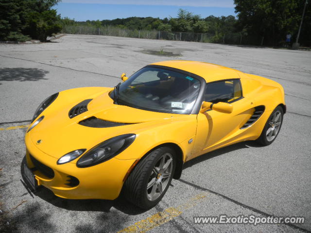 Lotus Elise spotted in Rochester, New York