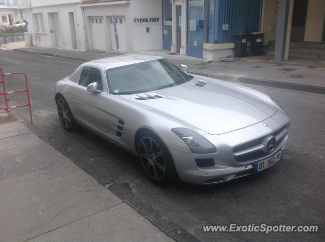 Mercedes SLS AMG spotted in Royan, France