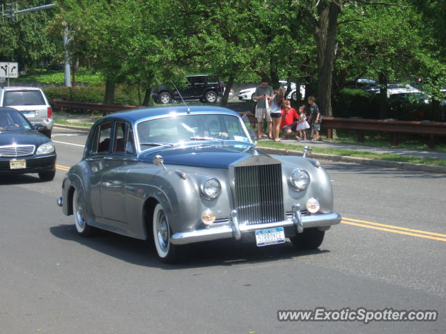Rolls Royce Silver Cloud spotted in Greenwich, Connecticut