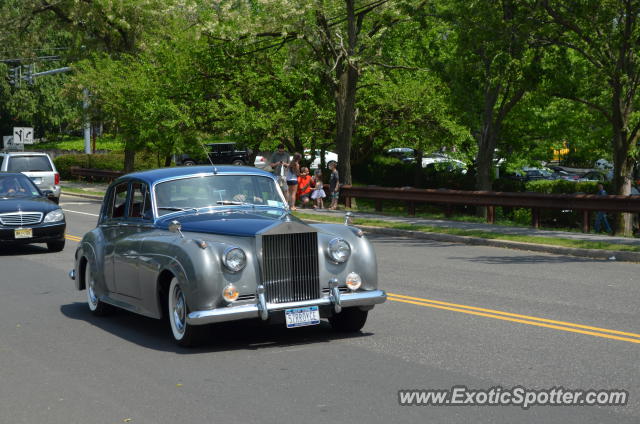 Rolls Royce Silver Cloud spotted in Greenwich, Connecticut