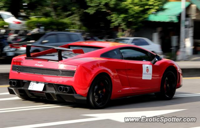 Lamborghini Gallardo spotted in Taichung, Taiwan