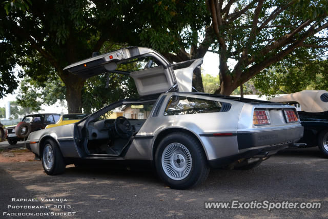 DeLorean DMC-12 spotted in Brasilia, Brazil