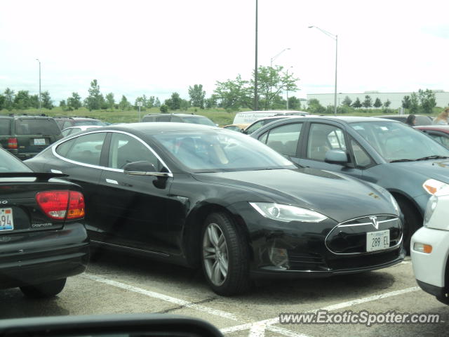 Tesla Model S spotted in Dekalb, Illinois