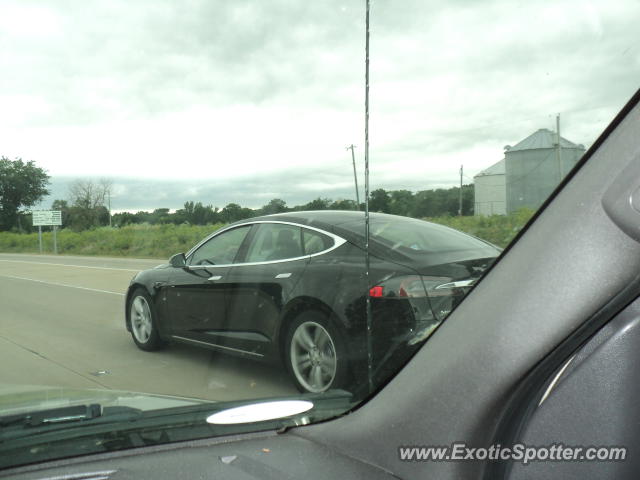 Tesla Model S spotted in Rapids City, Illinois
