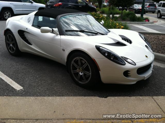Lotus Elise spotted in Zionsville, Indiana