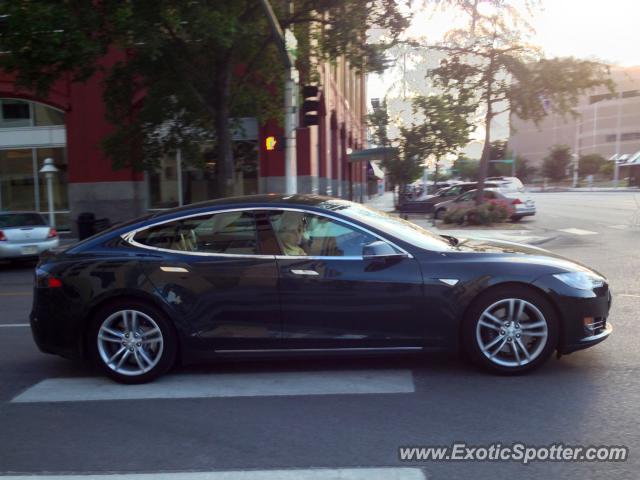 Tesla Model S spotted in Lincoln, Nebraska