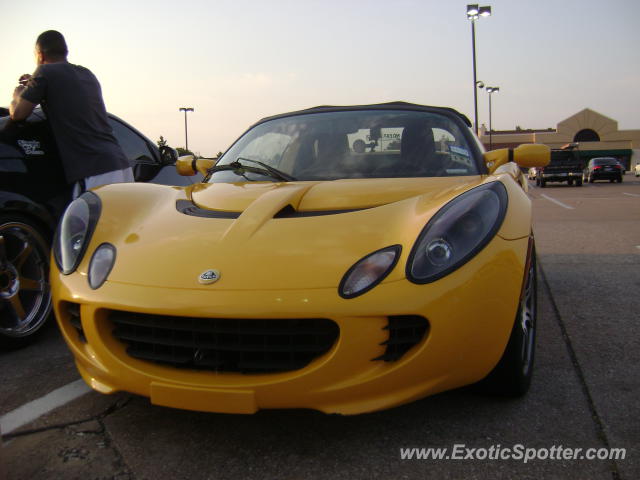Lotus Elise spotted in Arlington, Texas