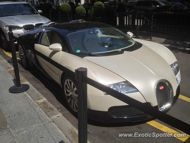 Bugatti Veyron spotted in Paris, France