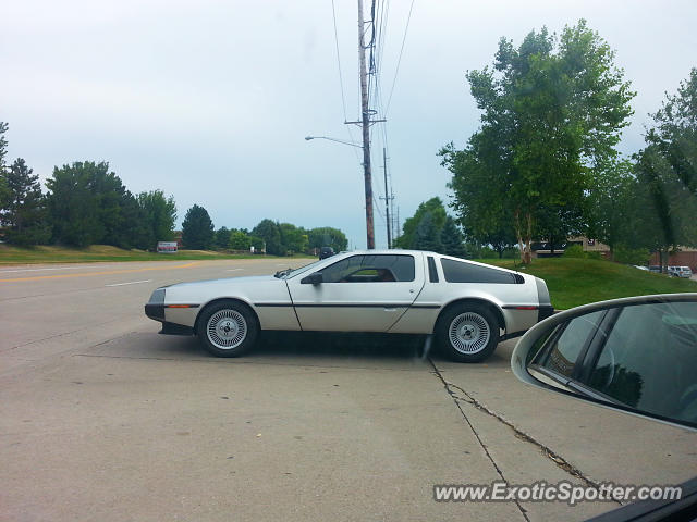 DeLorean DMC-12 spotted in Davenport, Iowa