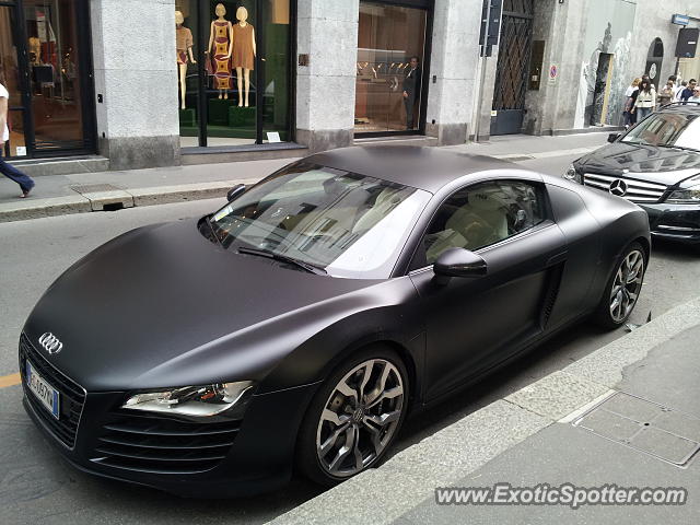 Audi R8 spotted in Milano, Italy