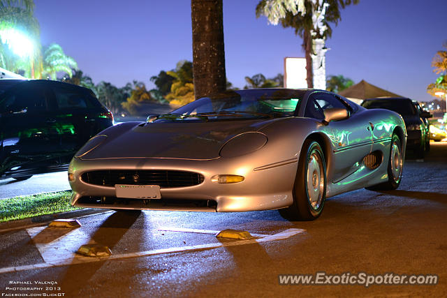 Jaguar XJ220 spotted in Brasilia, Brazil