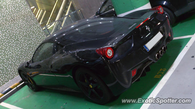 Ferrari 458 Italia spotted in Valencia, Spain