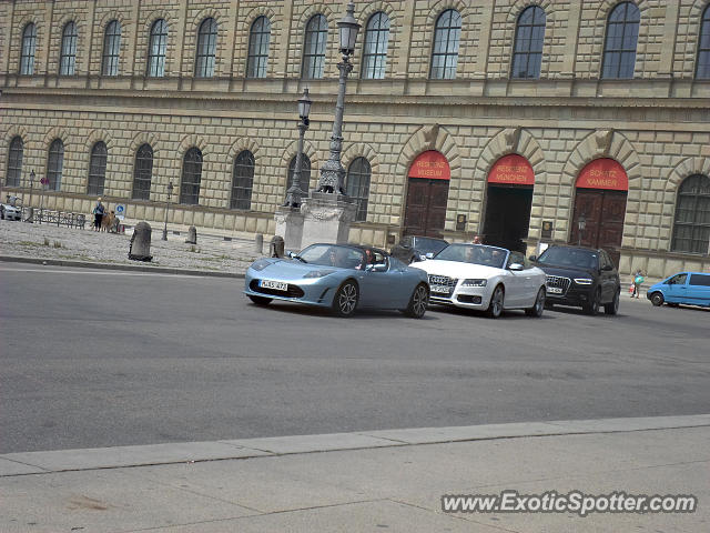 Tesla Roadster spotted in Munich, Germany