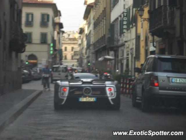 Pagani Zonda spotted in Florence, Italy