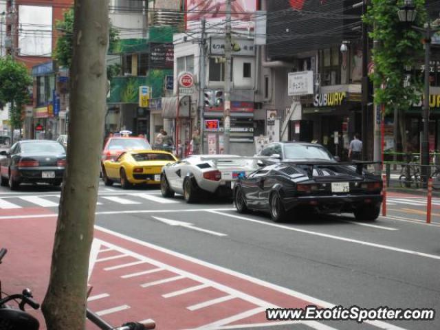Lamborghini Countach spotted in Tokyo, Roppongi, Japan
