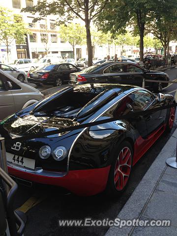 Bugatti Veyron spotted in Paris, France