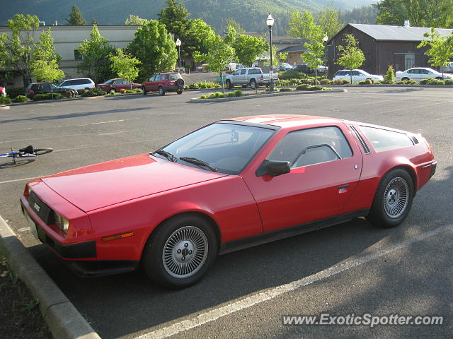 DeLorean DMC-12 spotted in Ashland, Oregon