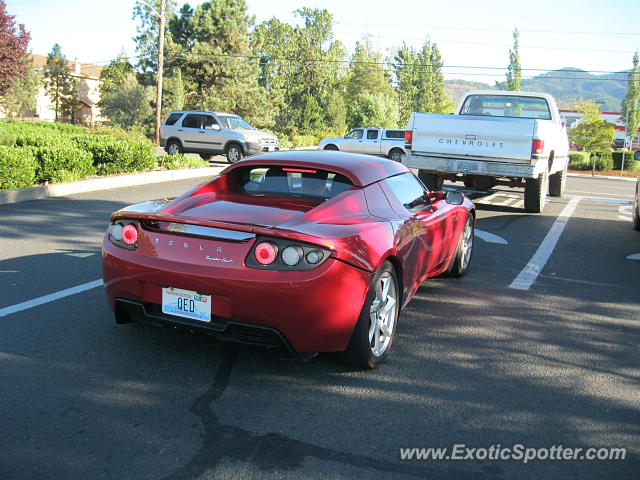Tesla Roadster spotted in Ashland, Oregon