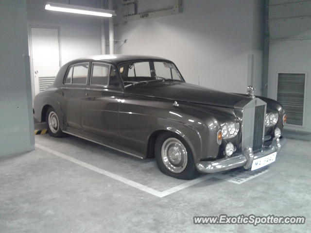 Rolls Royce Silver Cloud spotted in Hong Kong, China