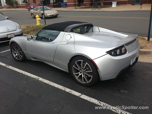 Tesla Roadster spotted in Alexandria, Virginia