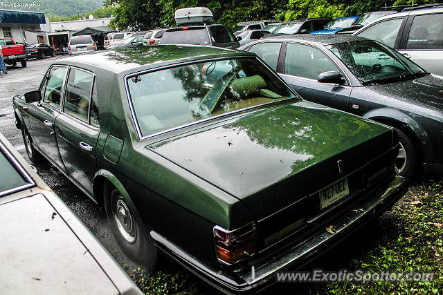 Rolls Royce Silver Spirit spotted in Danbury, Connecticut