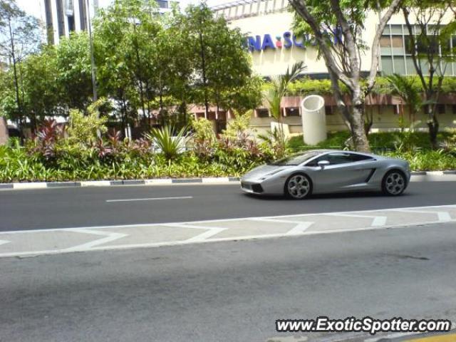 Lamborghini Gallardo spotted in Marina square, Singapore