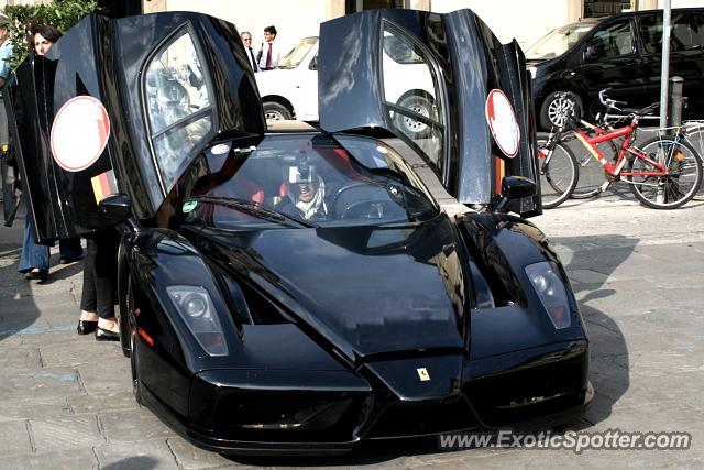 Ferrari Enzo spotted in Firenze, Italy