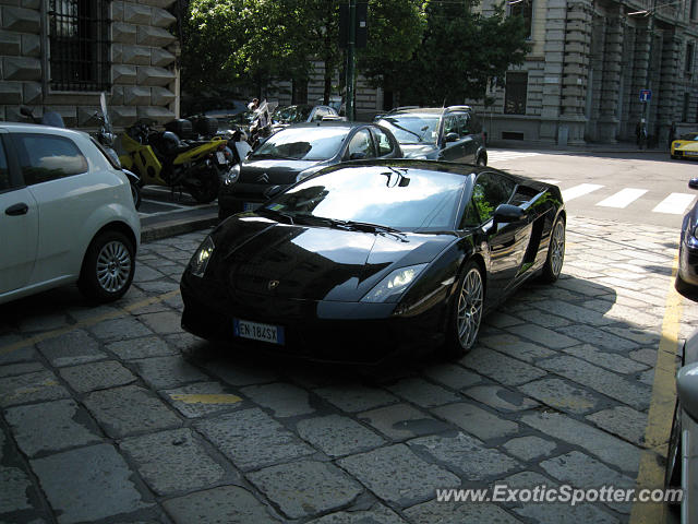 Lamborghini Gallardo spotted in Milano, Italy