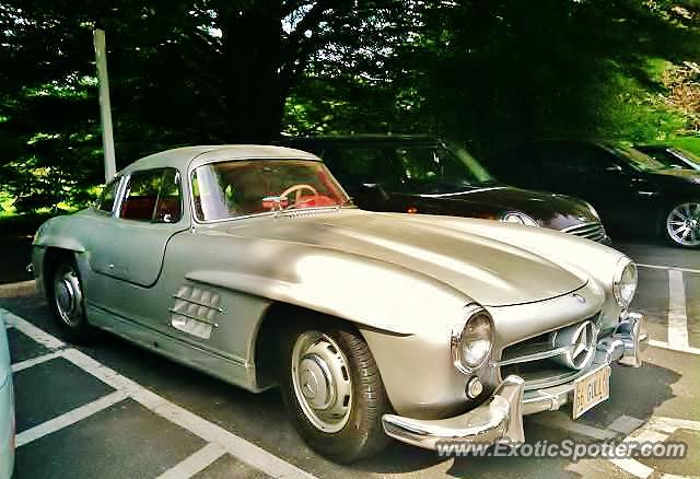 Mercedes 300SL spotted in Wilmette, Illinois