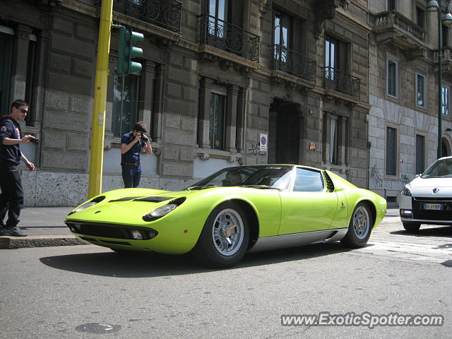 Lamborghini Miura spotted in Milano, Italy