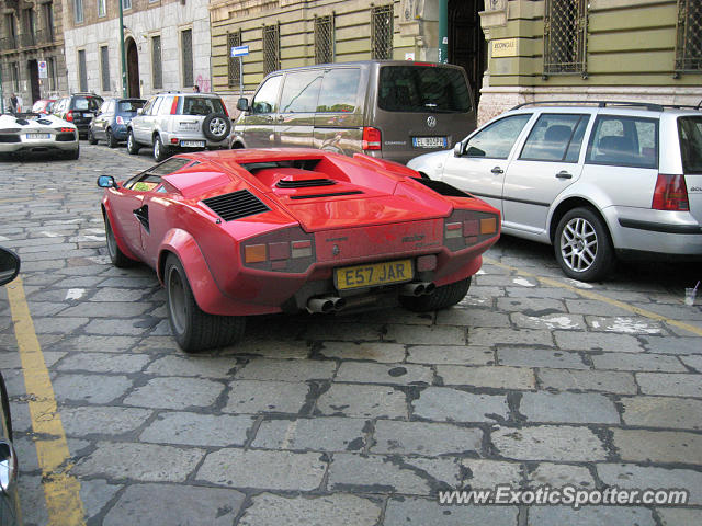 Lamborghini Countach spotted in Milano, Italy