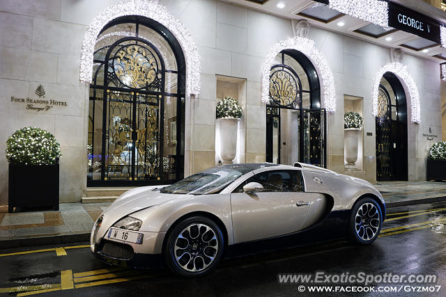Bugatti Veyron spotted in Paris, France
