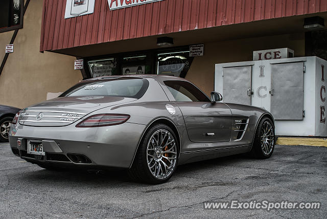 Mercedes SLS AMG spotted in Destin, Florida