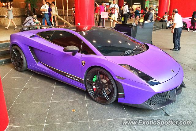 Lamborghini Gallardo spotted in Orchard Road, Singapore
