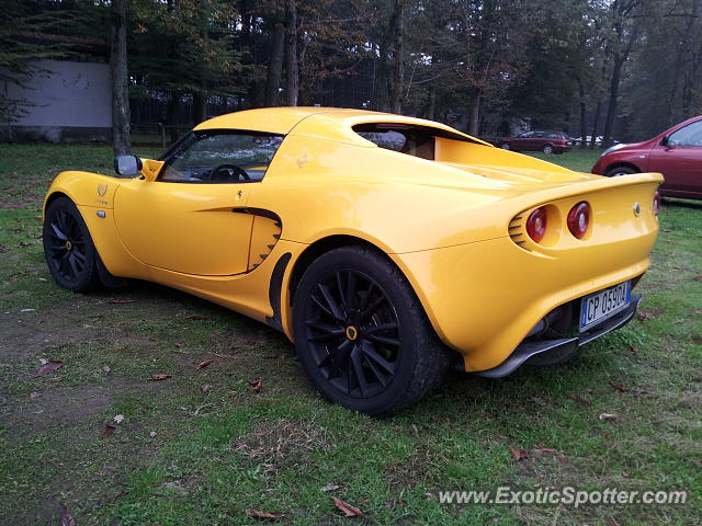 Lotus Elise spotted in Monza, Italy