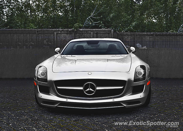 Mercedes SLS AMG spotted in Kharkiv, Ukraine