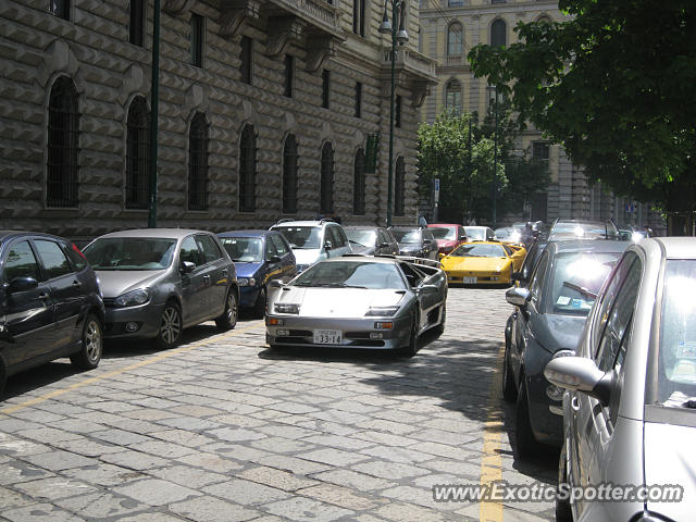 Lamborghini Diablo spotted in Milano, Italy