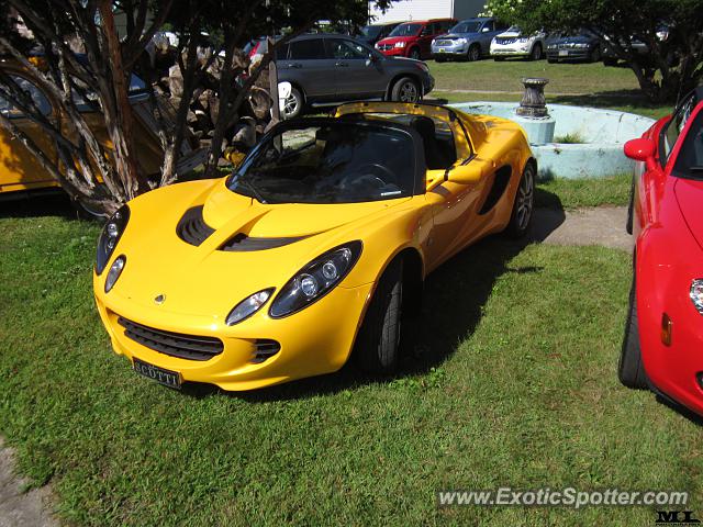 Lotus Elise spotted in Trois-Rivières, Canada