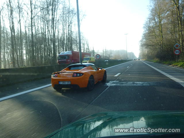 Tesla Roadster spotted in Mons, Belgium