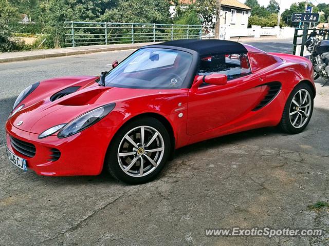 Lotus Elise spotted in Ouve Wirquin, France
