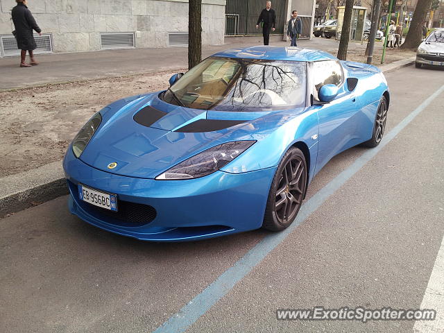 Lotus Evora spotted in Milano, Italy
