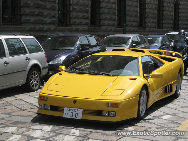 Lamborghini Diablo spotted in Milano, Italy