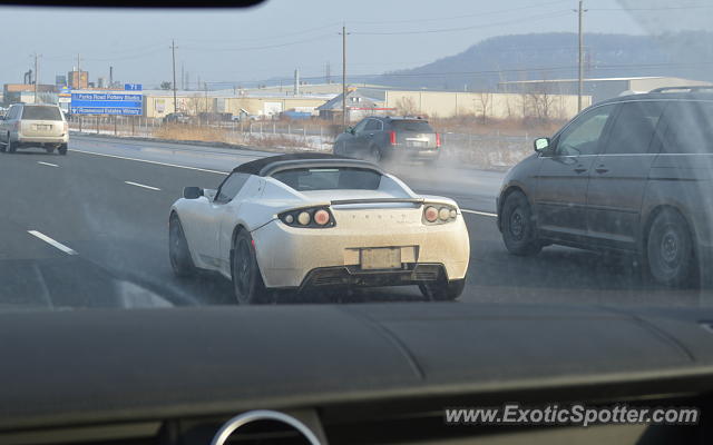 Tesla Roadster spotted in Hamilton, Canada