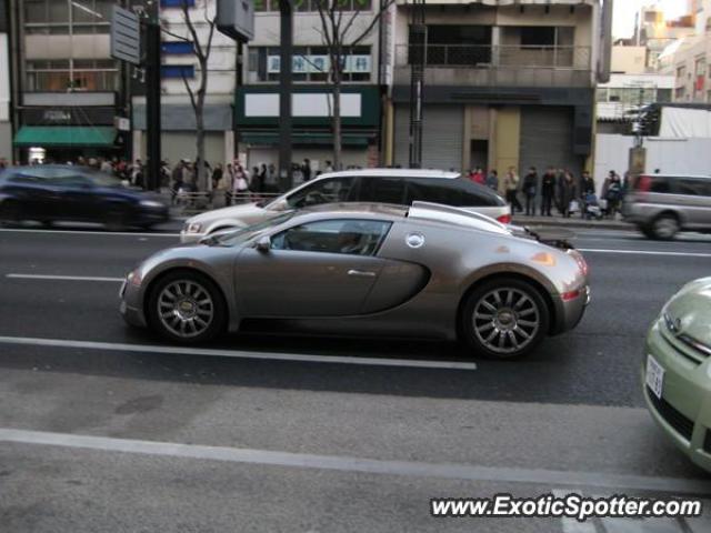 Bugatti Veyron spotted in Tokyo, Japan